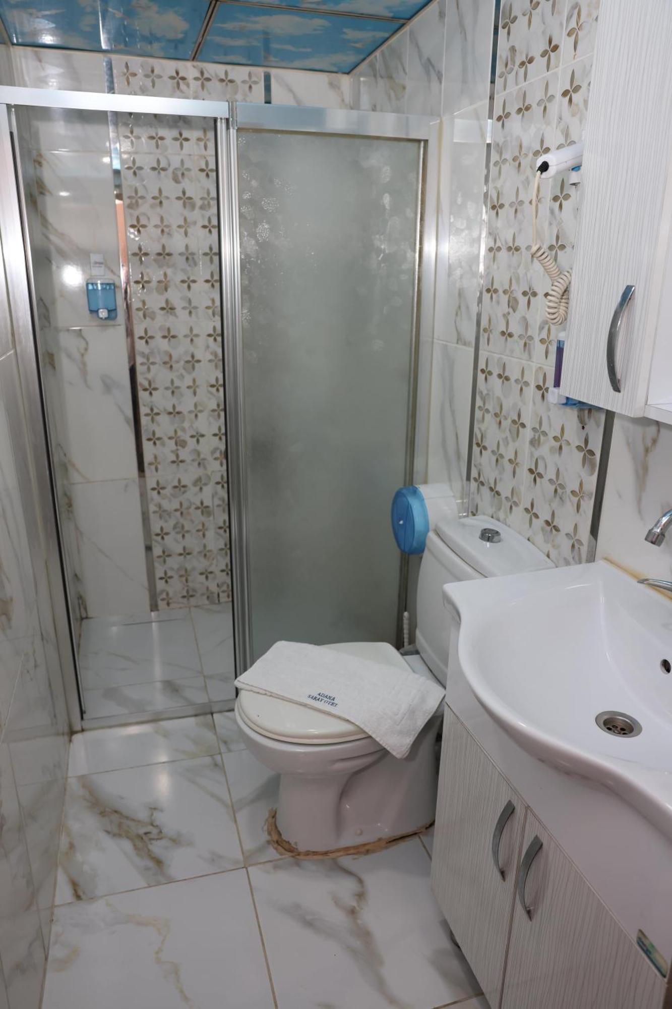 Adana Saray Hotel Buitenkant foto