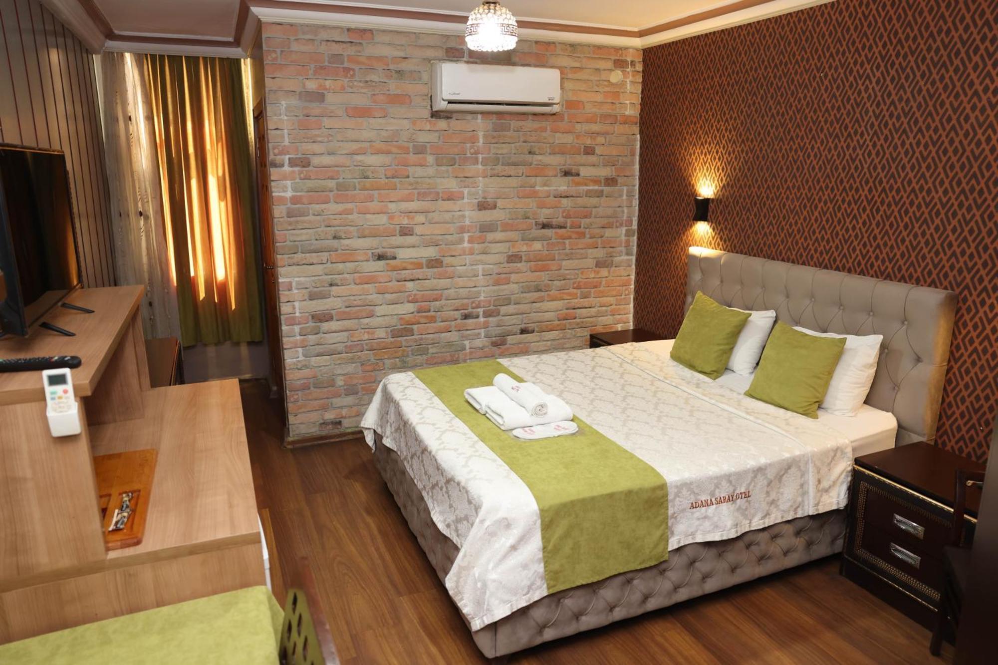 Adana Saray Hotel Buitenkant foto