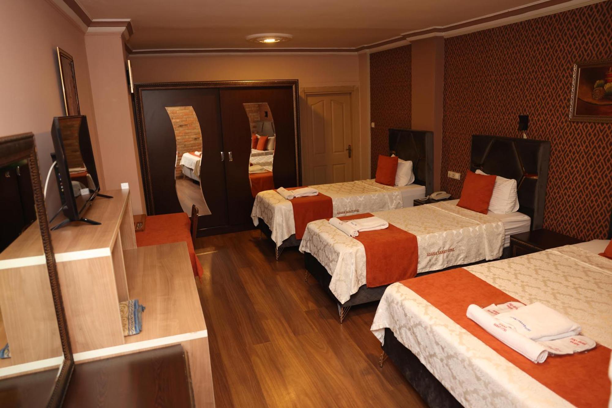Adana Saray Hotel Buitenkant foto