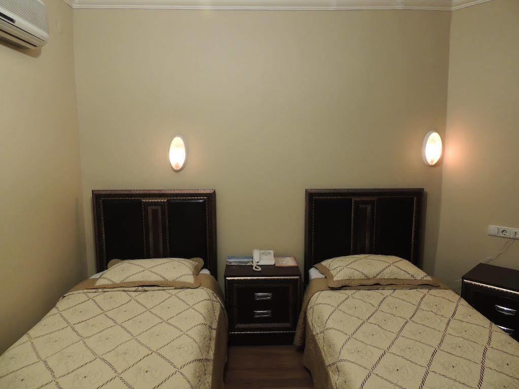 Adana Saray Hotel Buitenkant foto