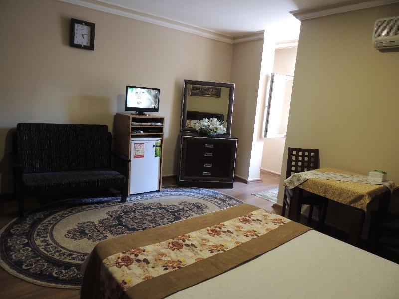 Adana Saray Hotel Buitenkant foto
