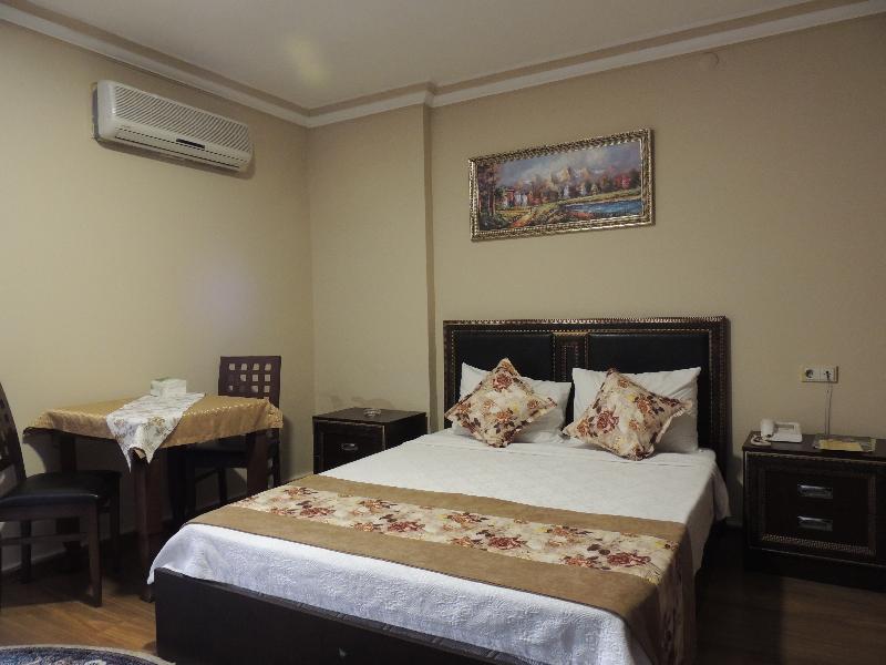 Adana Saray Hotel Buitenkant foto
