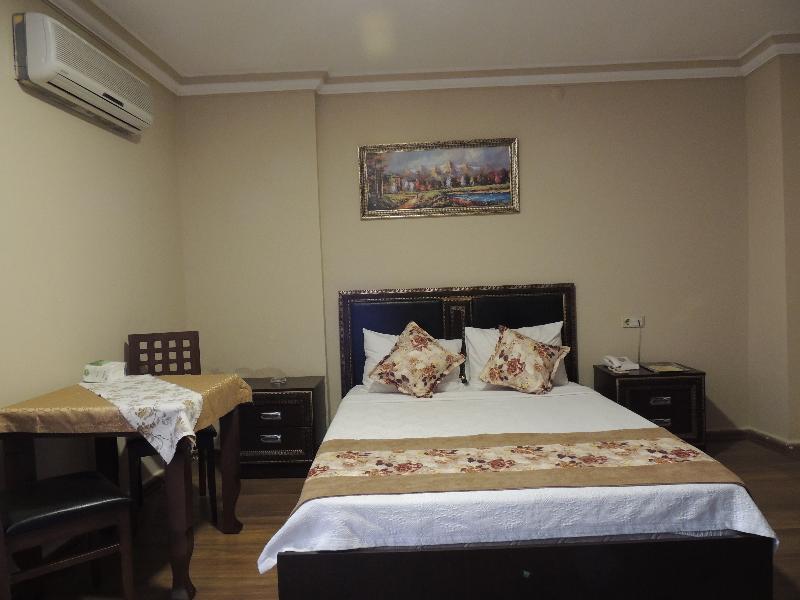 Adana Saray Hotel Buitenkant foto