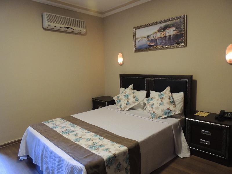 Adana Saray Hotel Buitenkant foto