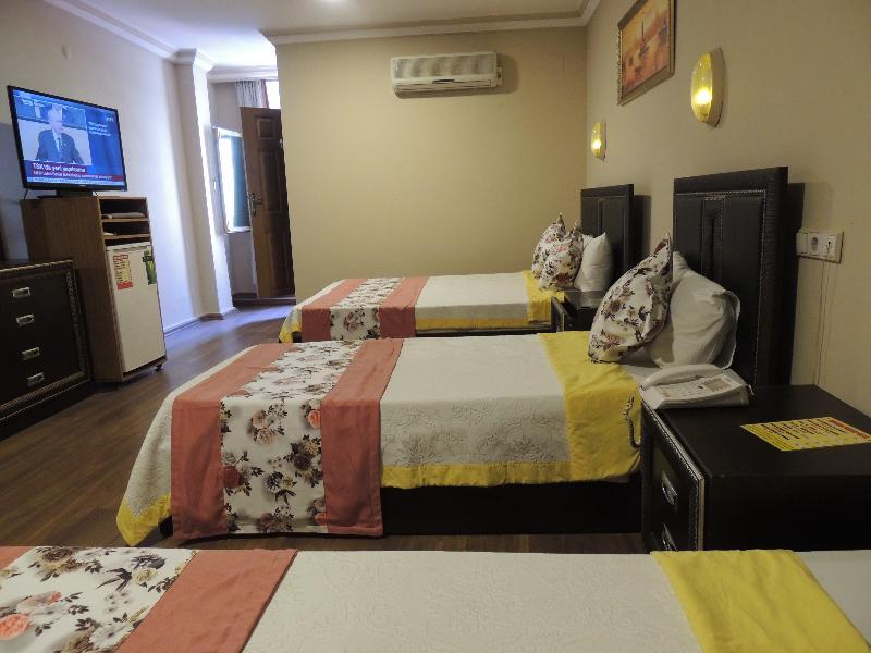 Adana Saray Hotel Buitenkant foto